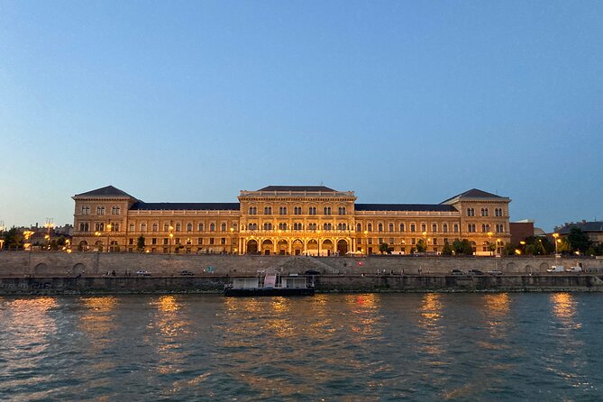 8-hour private Budapest city tour by car / minivan - Citadel Lookout on Gellért Hill: finish with the best city view option