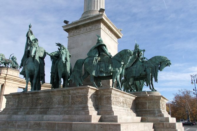 Best Historical Sights of Budapest Tour - St Stephen Basilica: The Holy Right Hand Moment