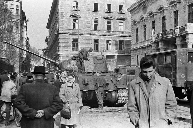 Born Under The Red Star - Communist tour with Coffee in a Retro Bar - From the Hungarian State Opera to Liberty Square: the route idea