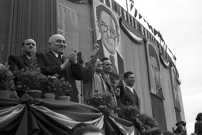 Born Under The Red Star - The History of Communism in Hungary - Private Tour - Liberty Square (Szabadság tér): two memorial stories in one wide view