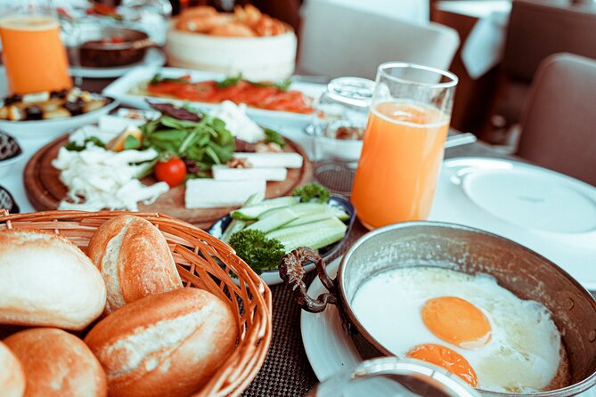 Bottomless Brunch and Cruise with Prosecco in Budapest - Getting On Board at Akadémia 2 Ponton (and Why Timing Matters)