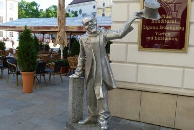 Bratislava, one day private trip from Budapest with guide! - Morning at St. Martin’s Cathedral: coronations and winged altars