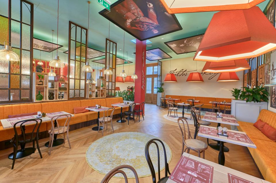 Buda Castle: Hungarian Delicacies & Historical Exhibition - Royal Guard Café: Where Hungarian lunch meets castle views