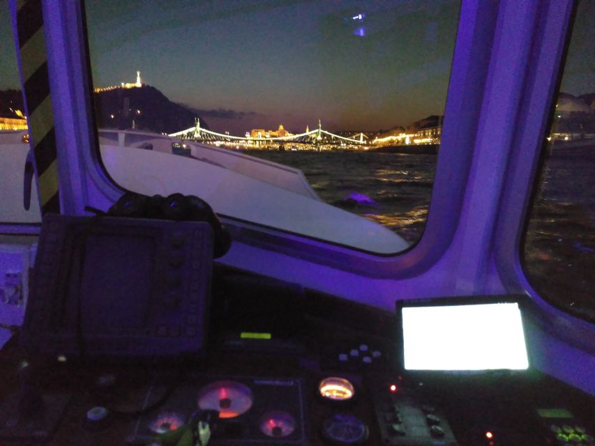 Budapest: 1-Hour Private Boat Cruise - Where you board: finding Dock 42 without stress