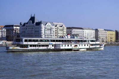 Budapest: 1 hr Sunshine Booze Cruise with Prosecco - Boarding at Akadémia dock 2, then heading toward the Parliament views
