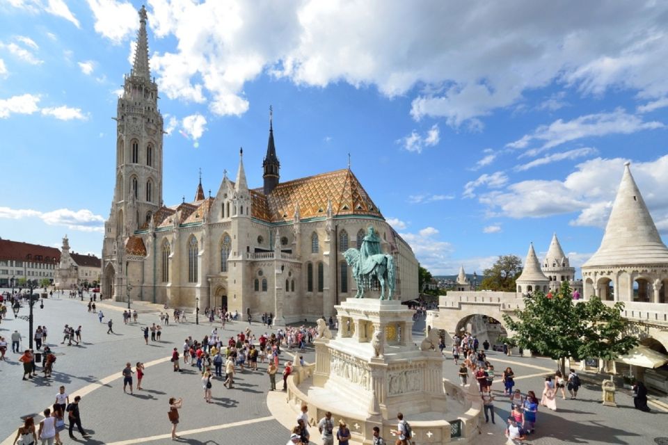 Budapest: 3-hour City Tour with Castle Walk + 1-hour Cruise - Danube River Cruise From Vigadó tér: What You See in One Hour