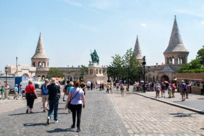 Budapest: 3-Hour Live Guided Sightseeing Tour - Getting started at Cityrama & Gray Line near Parliament (9:30 AM)