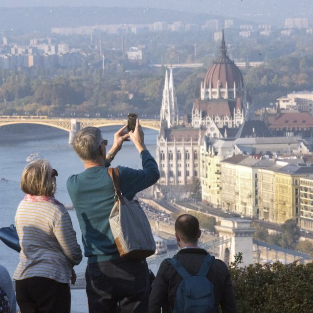Budapest: 3-Hour Live Guided Sightseeing Tour - Heroes’ Square to Andrássy Avenue: statues, grandeur, and a downtown glide