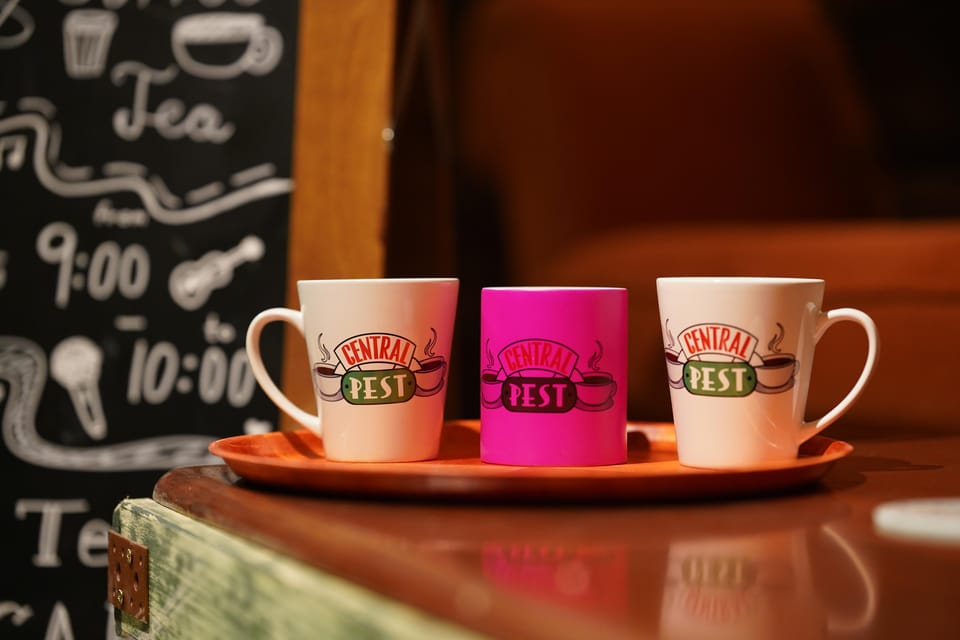 Budapest: 90s Sitcom Escape Room Adventure with Drinks - Getting hints and language support without derailing the game