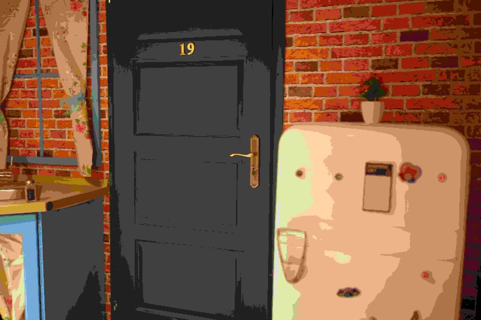 Budapest: 90s Sitcom Escape Room Adventure with Drinks - Price and value: what $31 buys you in Budapest