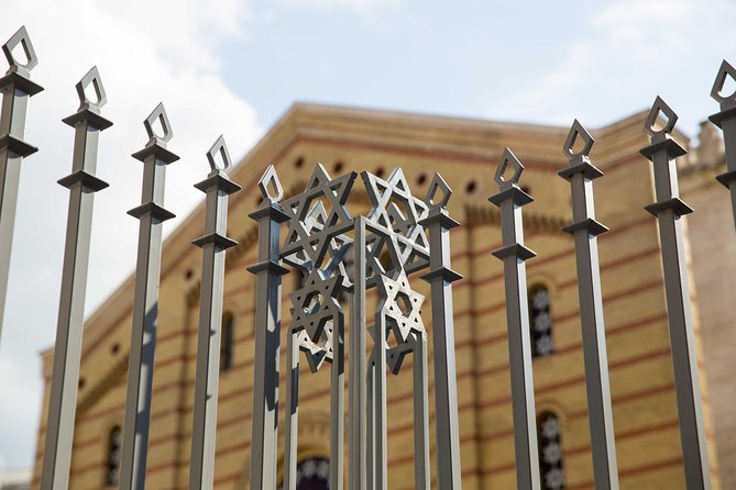 Budapest All In - Full Day Tour with Lunch & Metro Pass - The Great Synagogue and Matthias Church: big landmarks, mixed ticket reality