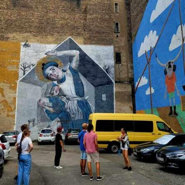 Budapest: Alternative Street Art & Jewish Tour - St. Stephen’s Basilica start: how to meet your guide smoothly
