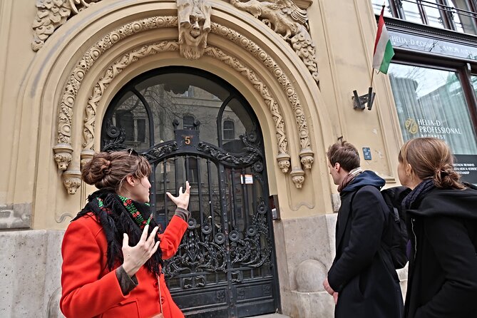 Budapest Art Nouveau Walking Tour - The rhythm of a 3-hour walk with a small group