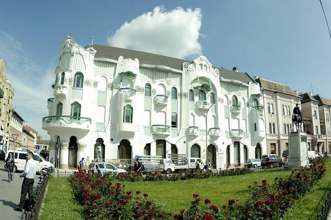 Budapest Art Nouveau Walking Tour - Stop 3: Thonet House and the tiled trick you can spot quickly