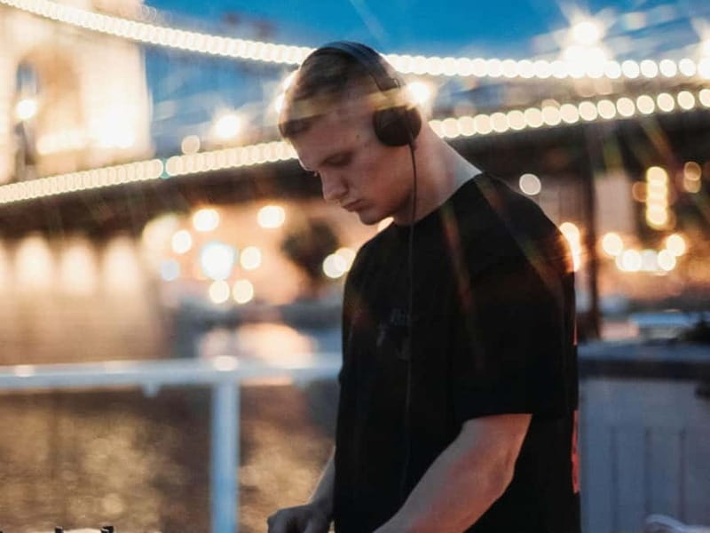 Budapest: BBQ Dinner Cruise w/ Live Music & Unlimited Drinks - The 2.5-hour flow: when dinner, music, and views line up
