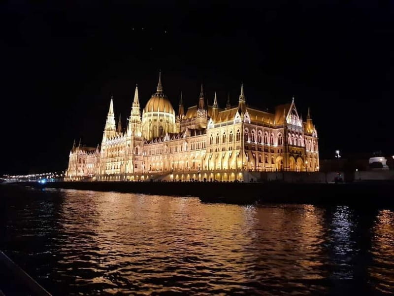 Budapest: Boat Cruise with Personal Guide and Drink - Key things that make this Danube cruise worth your time