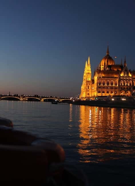 Budapest: Boat Cruise with Personal Guide and Drink - The “personal guide” part: what you really get on board