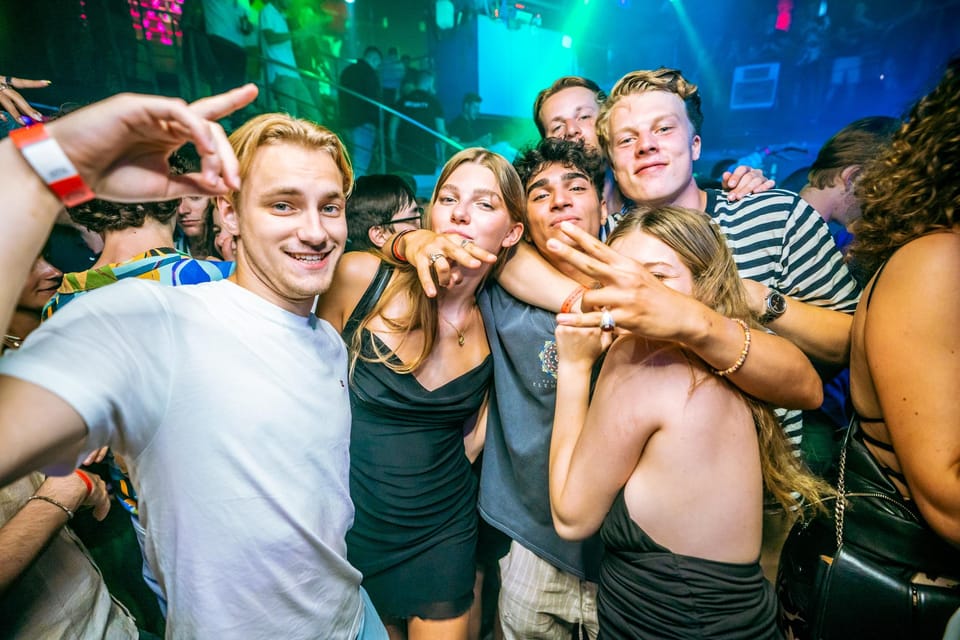 Budapest: Boat Party with option of Unlimited Drinks - Should You Book This Budapest Boat Party?