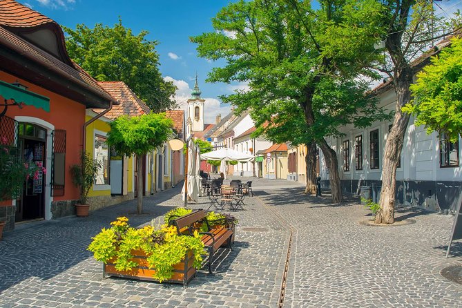 Budapest-Bratislava One-Way Sightseeing Transfer - The real value: the guide turns stops into context