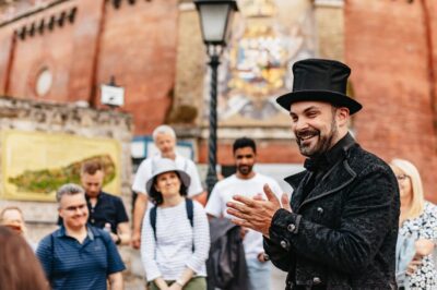 Budapest: Buda Castle District Vampires and Myths Night Tour - Meeting at Kilometre Zero and handling the uphill start