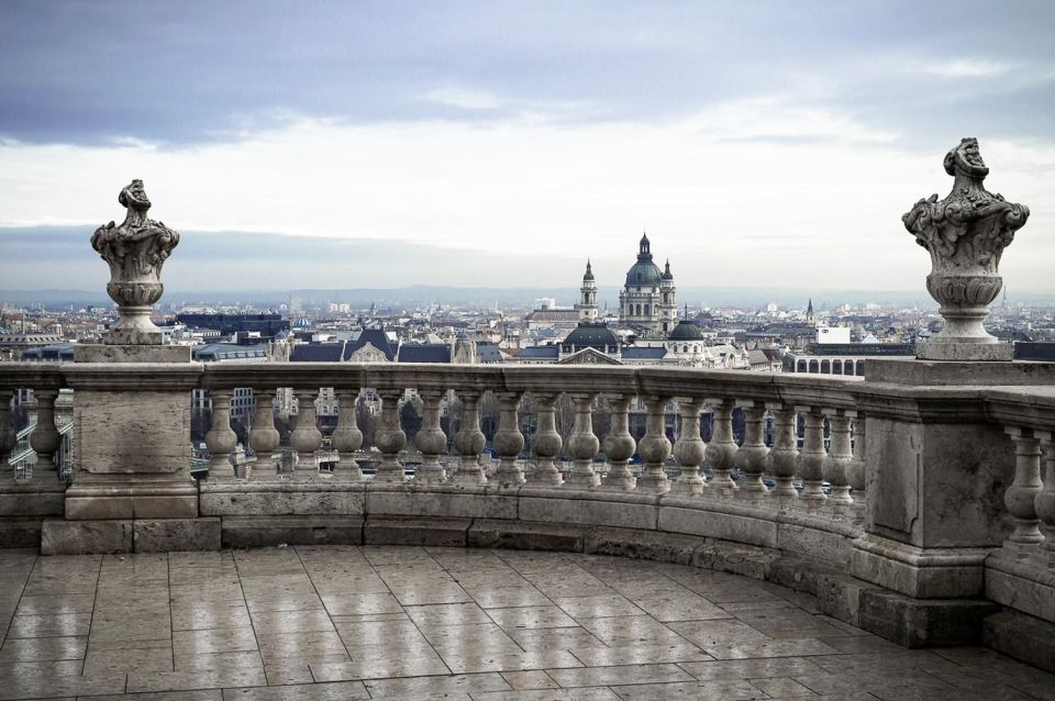 Budapest: Buda Castle Walking Tour in German - Why this 2-hour Buda Castle walk is a smart use of time