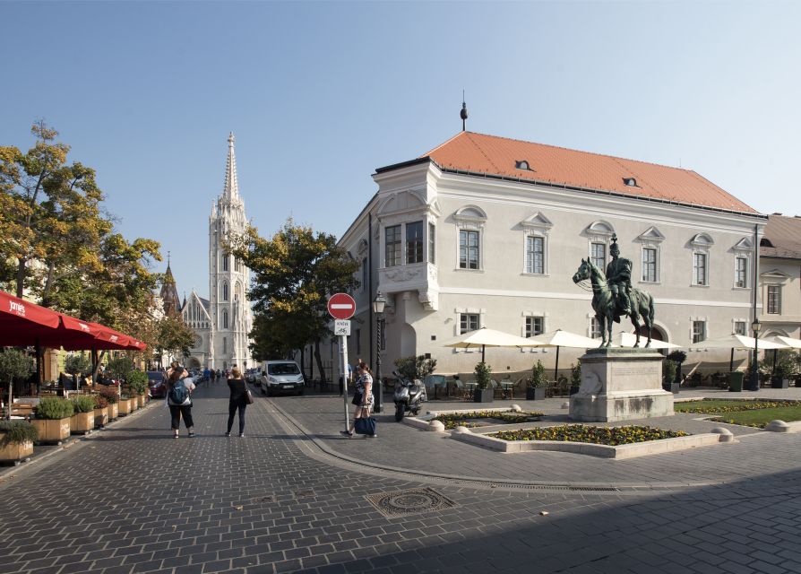 Budapest: Buda Walking Tour - Fishermen’s Bastion: the “look around” viewpoint tour