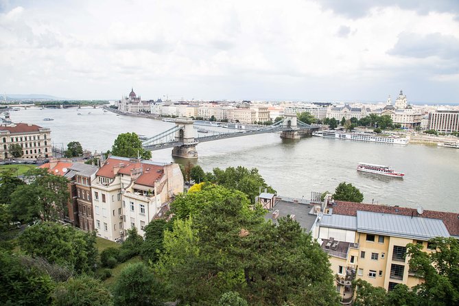 Budapest Castle Walk - Meeting at Zero Kilometre Stone: timing, pacing, and the small-group advantage