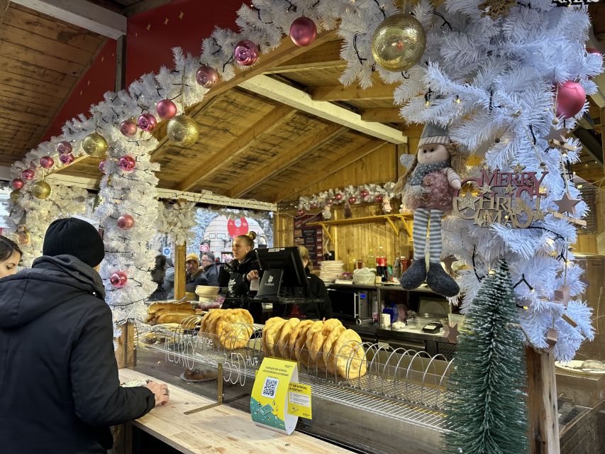 Budapest: Christmas Market Guided Walking Tour with Tastings - Walking through the market: culture lessons while you look around