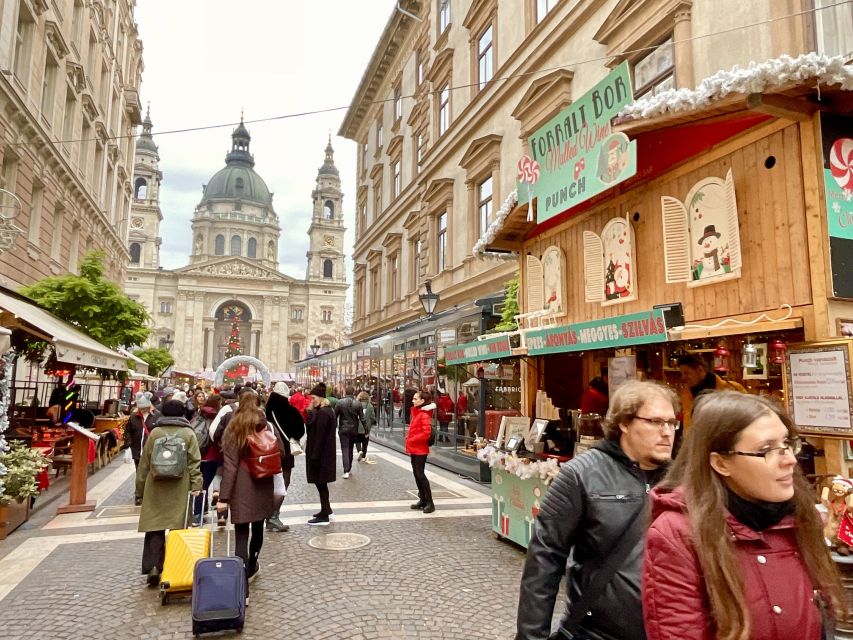Budapest: Christmas Market Guided Walking Tour with Tastings - Chimney cake: the first included taste that sets the tone