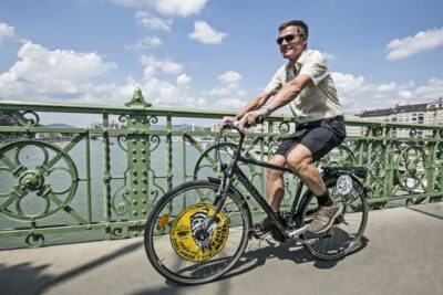 Budapest: City Bike Tour with Coffee Stop - Starting on Andrassy Boulevard: Getting Your Bearings Fast