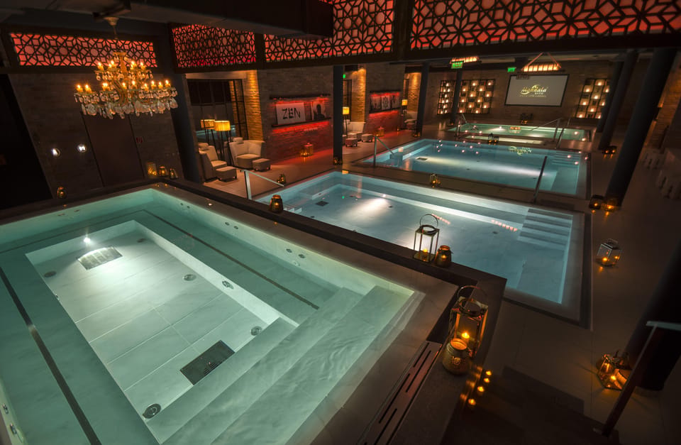 Budapest: Couple Holistic Swedish Massage with Jacuzzi Time - Your 20 Minutes of Private Bath Time With 4 Pools and a Jacuzzi