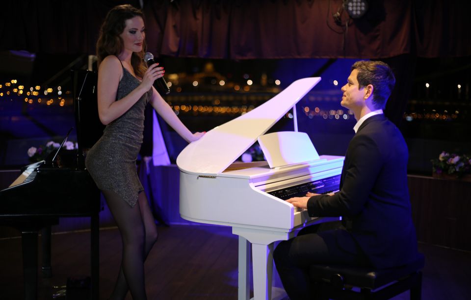 Budapest: Danube Drink and Piano Show - Drinks onboard: what’s included (and what to plan around)