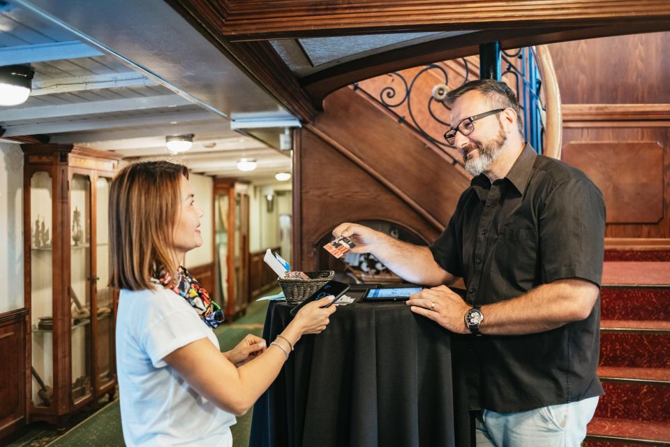 Budapest: Danube River Cruise with Dinner and Prosecco - The Fine Print You’ll Feel: Tips, Cash, and Practical Money