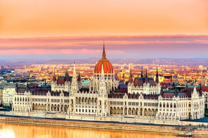 Budapest Danube Sightseeing Cruise with Unlimited Drinks - Quick take before you board