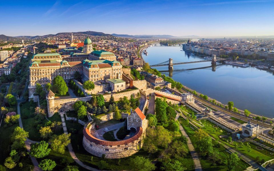Budapest: Day or Night River Cruise on Panoramic Boat - Leaving the Dock: The First Big Moments on the Water