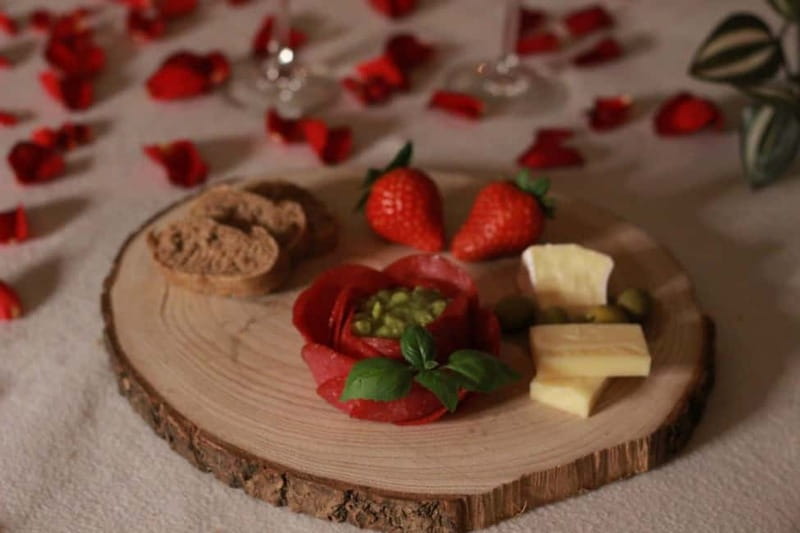 BUDAPEST, Day Spa : Couples Massage with Roses Bubble Bath - 60-minute couples massage with a Palo Santo reset