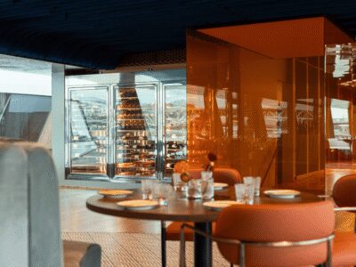 Budapest: Dinner Cruise with Live Music and Unlimited Drinks - Live violin at night: music that actually fits the setting