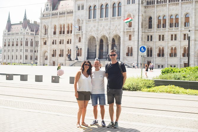 Budapest Essential Walk&Food tasting - St. Stephen’s Basilica: the founder story and a pop-culture connection