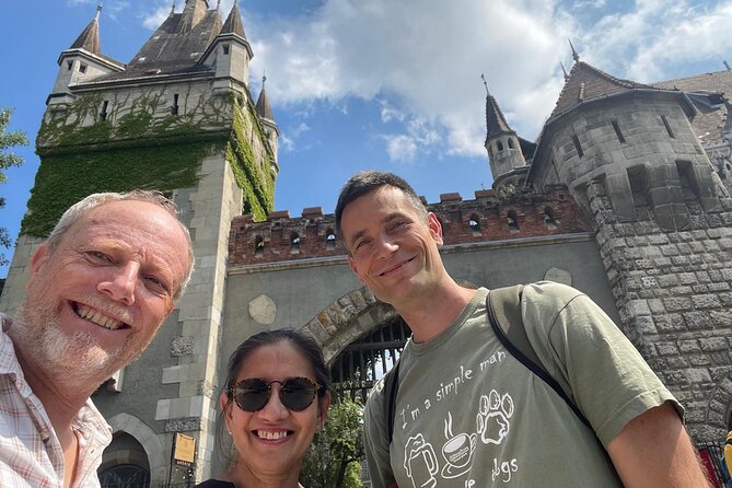 Budapest Essential Walk&Food tasting - Heroes’ Square and City Park: Vajdahunyad Castle and the architecture lesson