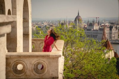Budapest: Fast Private Photoshoot at Fisherman's Bastion - The photographer’s job: calm direction, not awkward posing