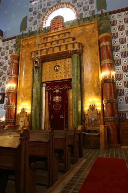 Budapest Grand Half-Day Jewish Heritage Tour - Walking the Jewish Quarter: old streets, real continuity