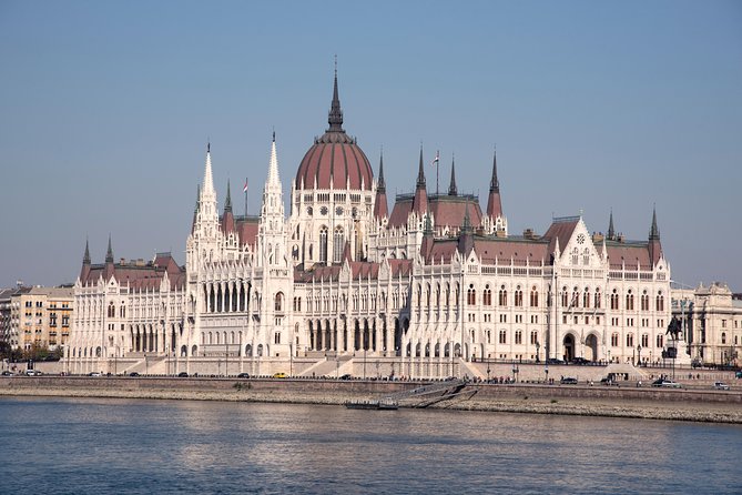 Budapest Guided City Tour and Danube Cruise Audio Guide - The Danube cruise: the slow-down moment with 30-language audio