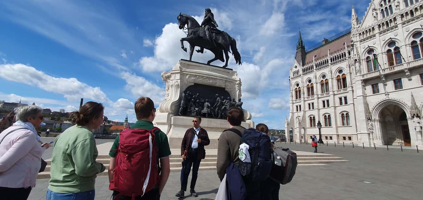 Budapest: Guided City Walking Tour in Buda and Pest - Key points to know before you go