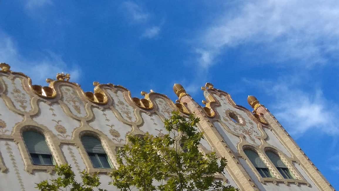 Budapest: Guided City Walking Tour in Buda and Pest - Matthias Church and Fisherman’s Bastion: Castle Hill’s headline trio