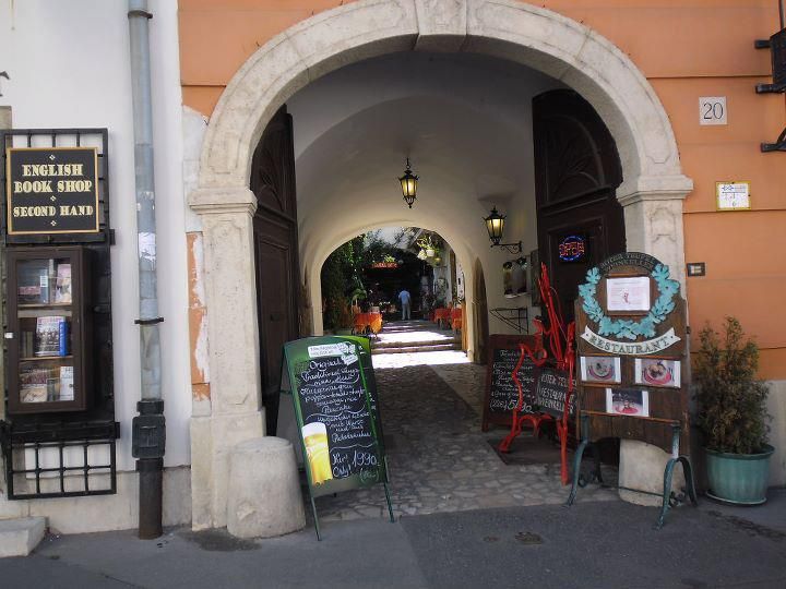 Budapest: Half-Day Highlights Small Group Private Tour - St. Stephen’s Basilica and Liberty Square: what to expect inside