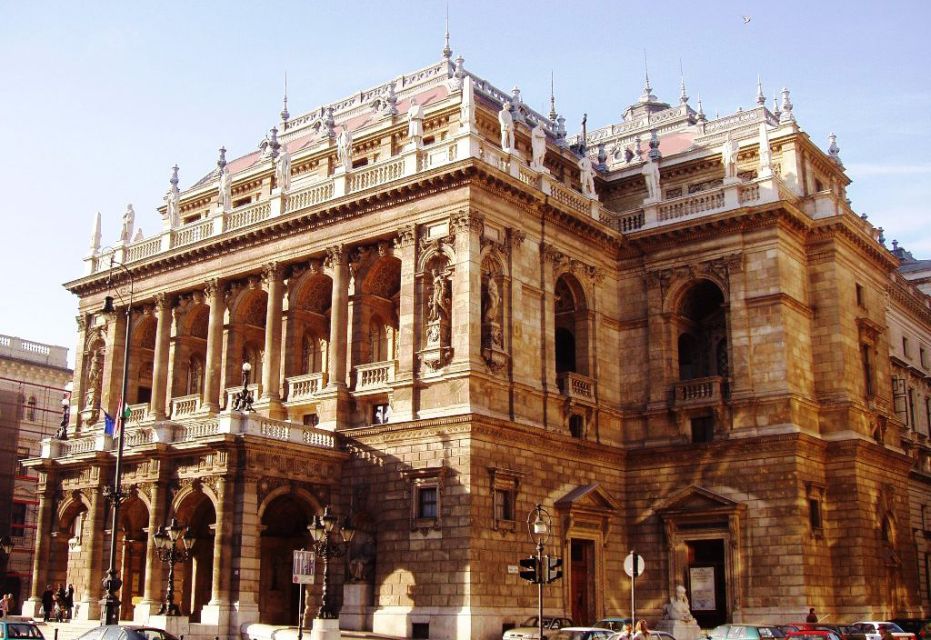 Budapest: Half-Day Highlights Small Group Private Tour - Jewish Quarter highlights and the Great Market Hall
