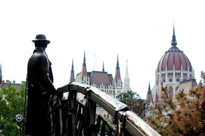 Budapest Hammer & Sickle Communist Times Tour - Stop: Szent Istvan Bazilika and the squeeze on religious life