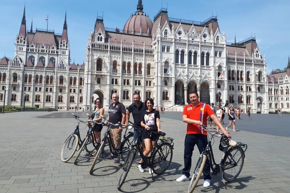 Budapest : Highlights & Hidden Gems Walking Tour - St. Stephen’s Basilica and Fisherman’s Bastion: two kinds of wow