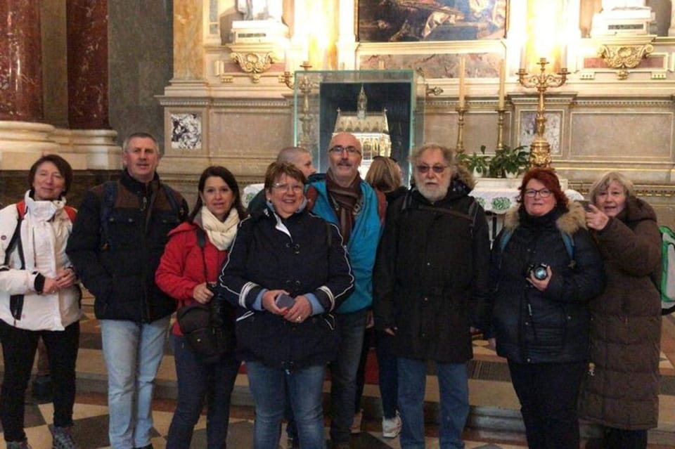 Budapest : Highlights & Hidden Gems Walking Tour - Guides you might get: what their style signals for your day
