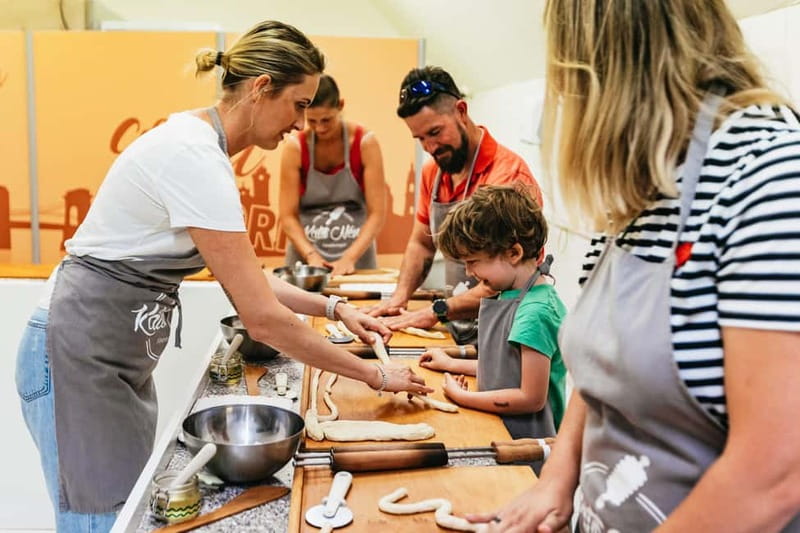 Budapest: Hungarian Chimney Cake Workshop in the City Center - Getting started at Kató Néni Finomságai Downtown